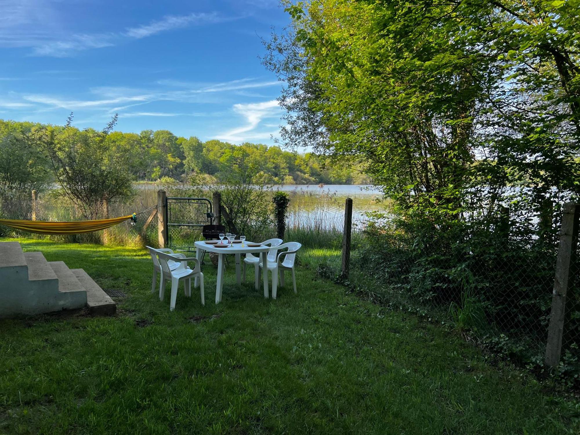 Chalet Au Bord De L'Etang 4 Pers Les Boulmiers Exterior foto